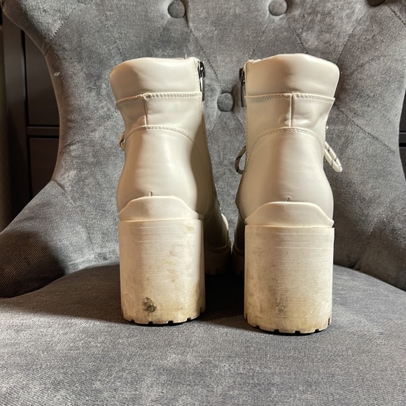 Nine West white cream ankle booties - Picture 2 of 4